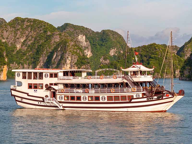 Renea Cruise - 3 Days 2 Night - Halong Bay & Bai Tu Long Bay